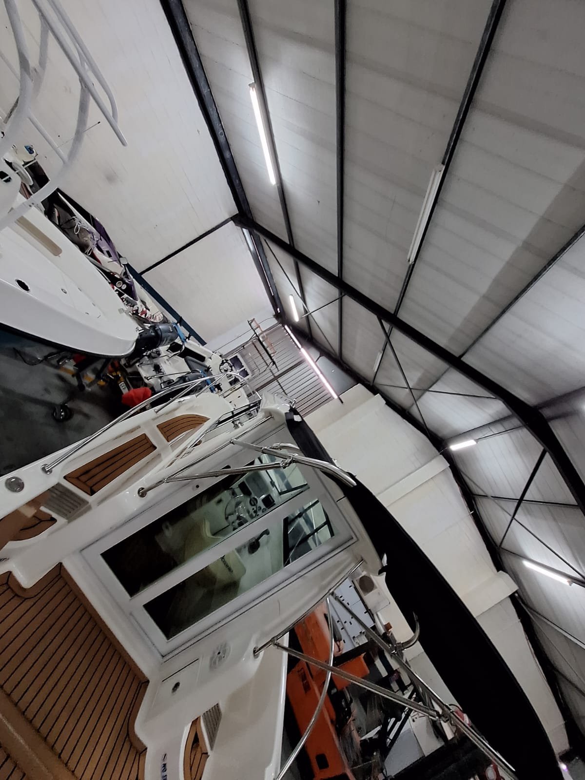 23FT OCEANIA ON TRAILER WITH 200HP MERCURY SEAPRO 4 STROKE - Image 5