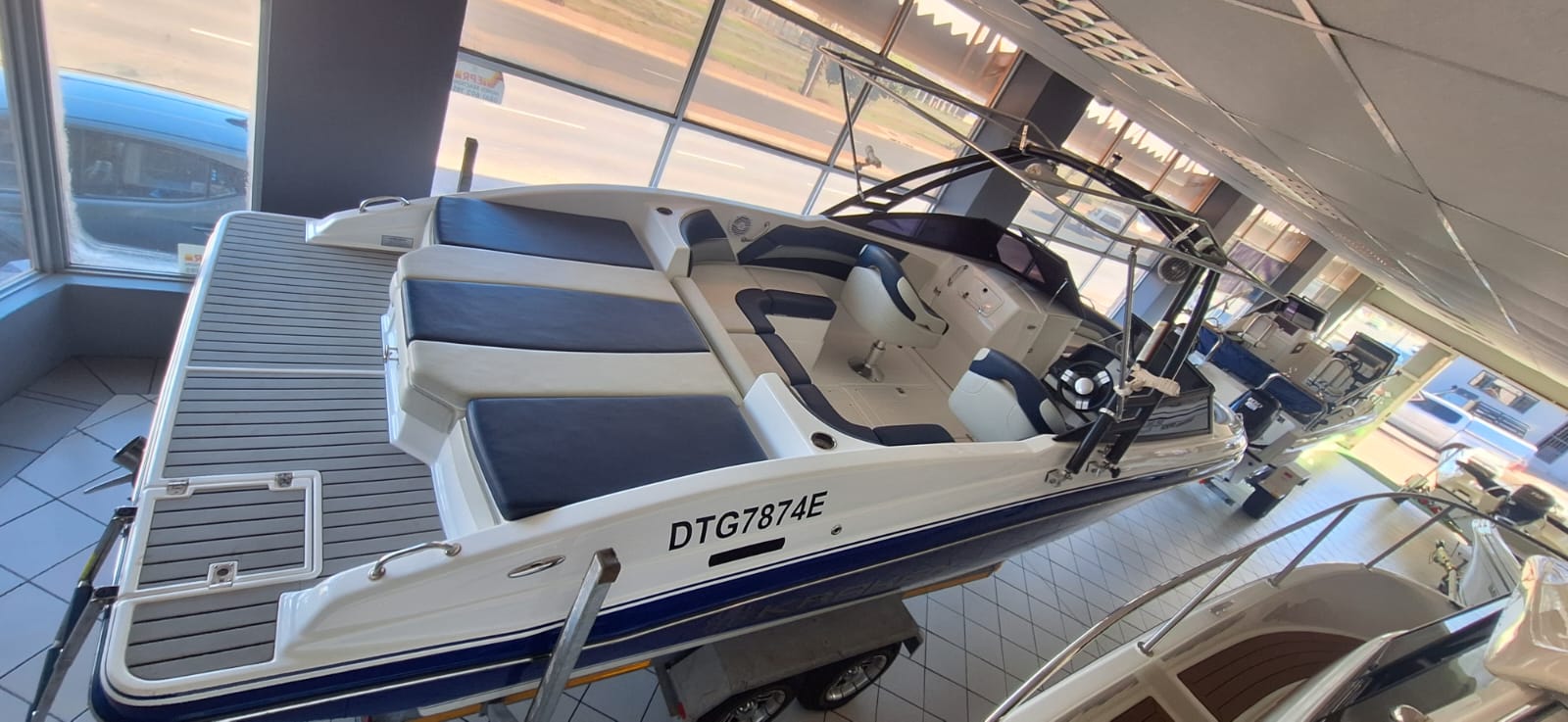 720 ODYSSEY ON TRAILER WITH 6.2L MERCRUISER 350HP - Image 14